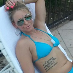 Picture of Dee